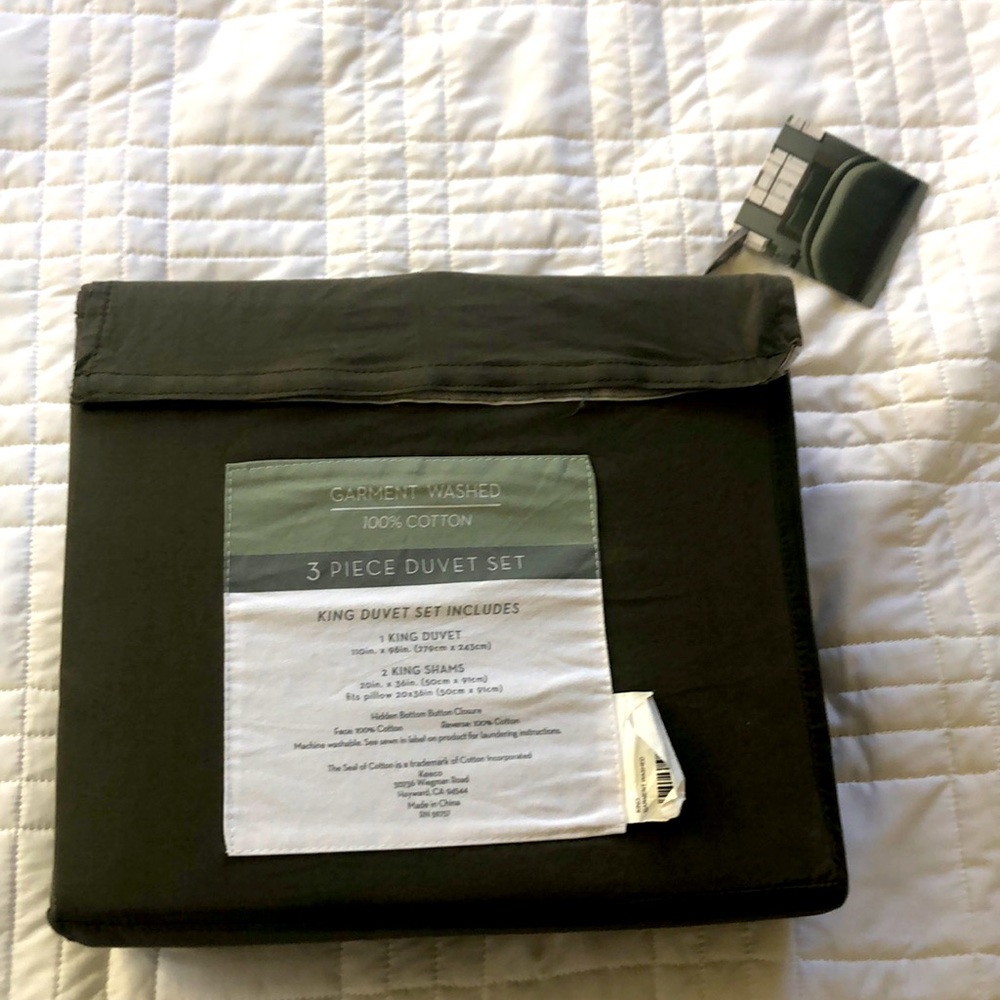 NWT, 100% cotton, army green king size duvet set